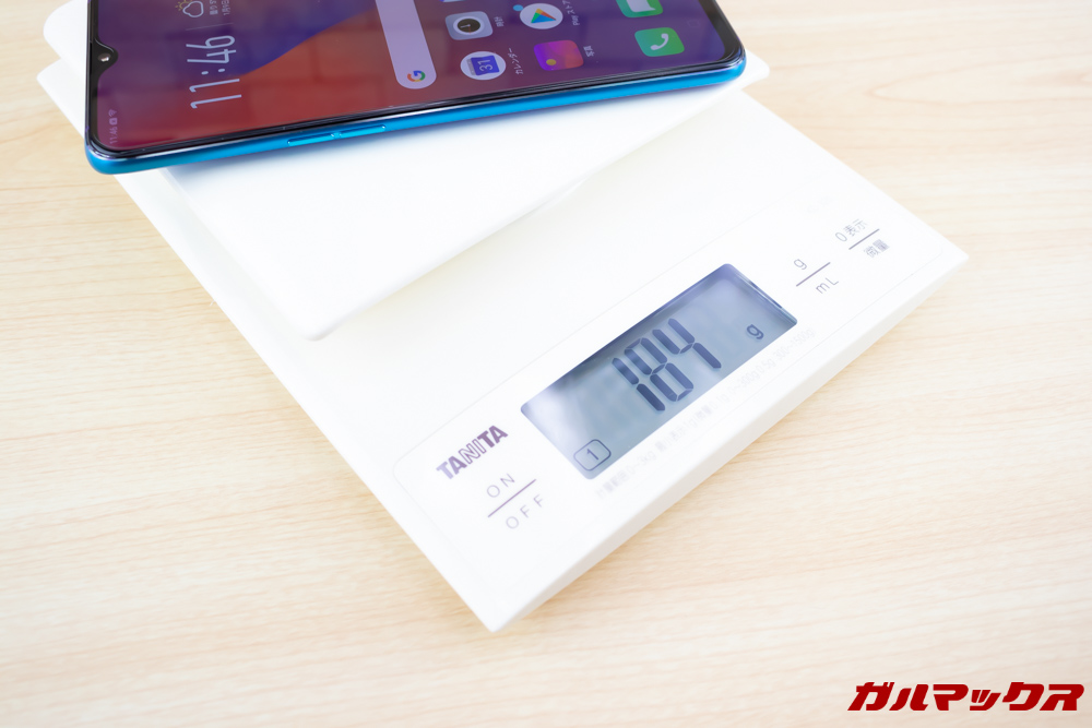 OPPO R17 Proの重量は実測値で184gです。