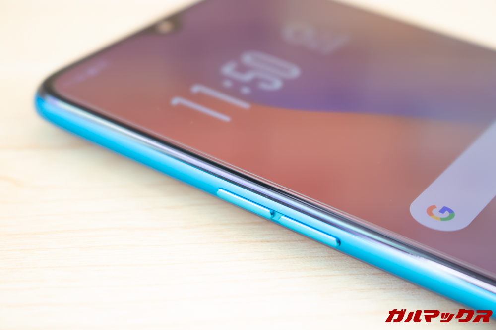 OPPO R17 Proのボリュームボタンは本体の左側に備わっています。