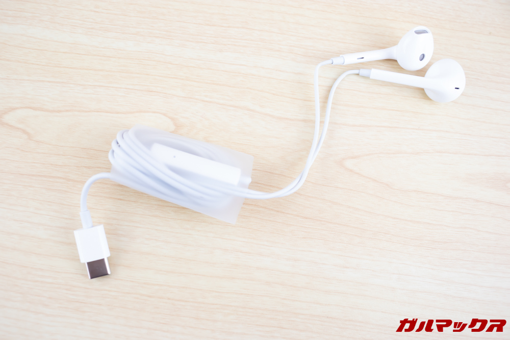 OPPO R17 ProはUSB Type-C接続の有線イヤホンが入っています。