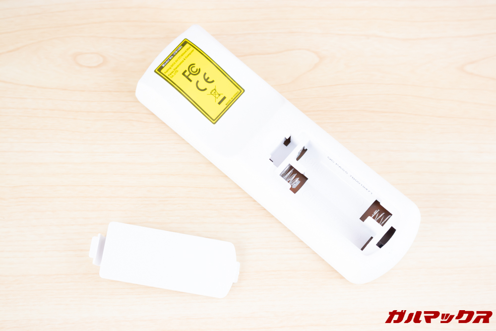 PX727-4Kのリモコンは単4電池を2本利用します。