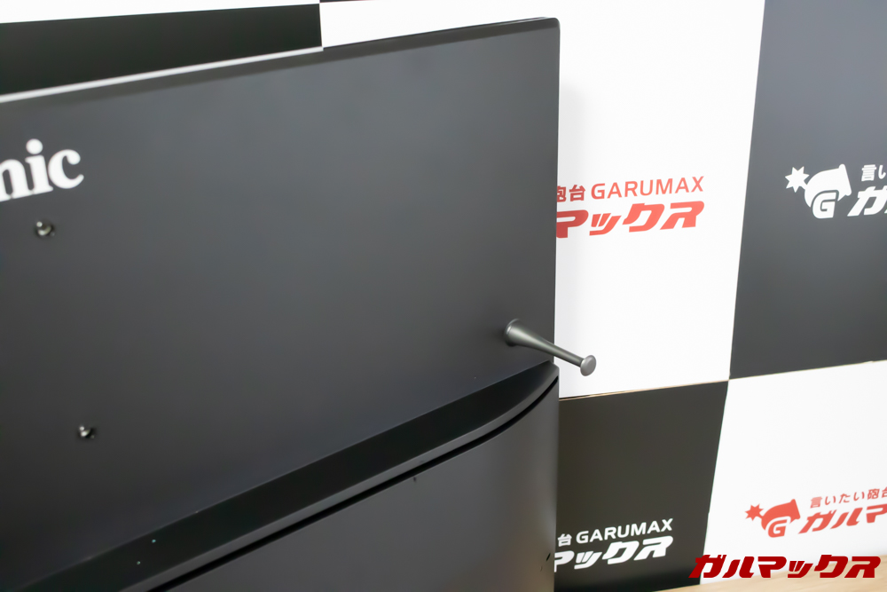 VX3211-4K-MHD-7はヘッドホンピンが備わっている。