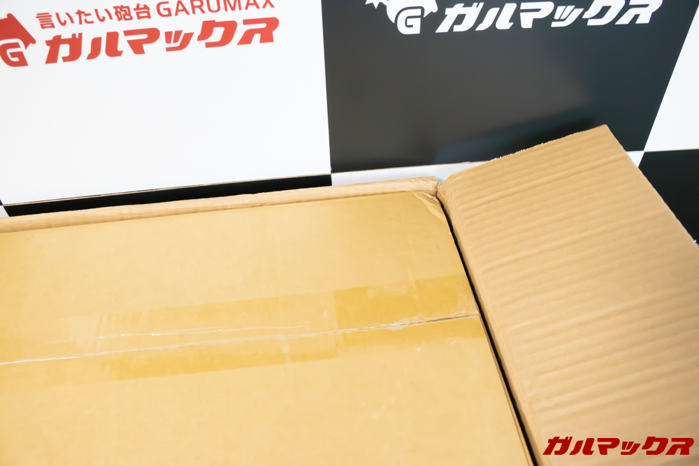 Xiaomi JV71 Vacuum Cleanerの運輸箱の中に本体の箱が入っています。