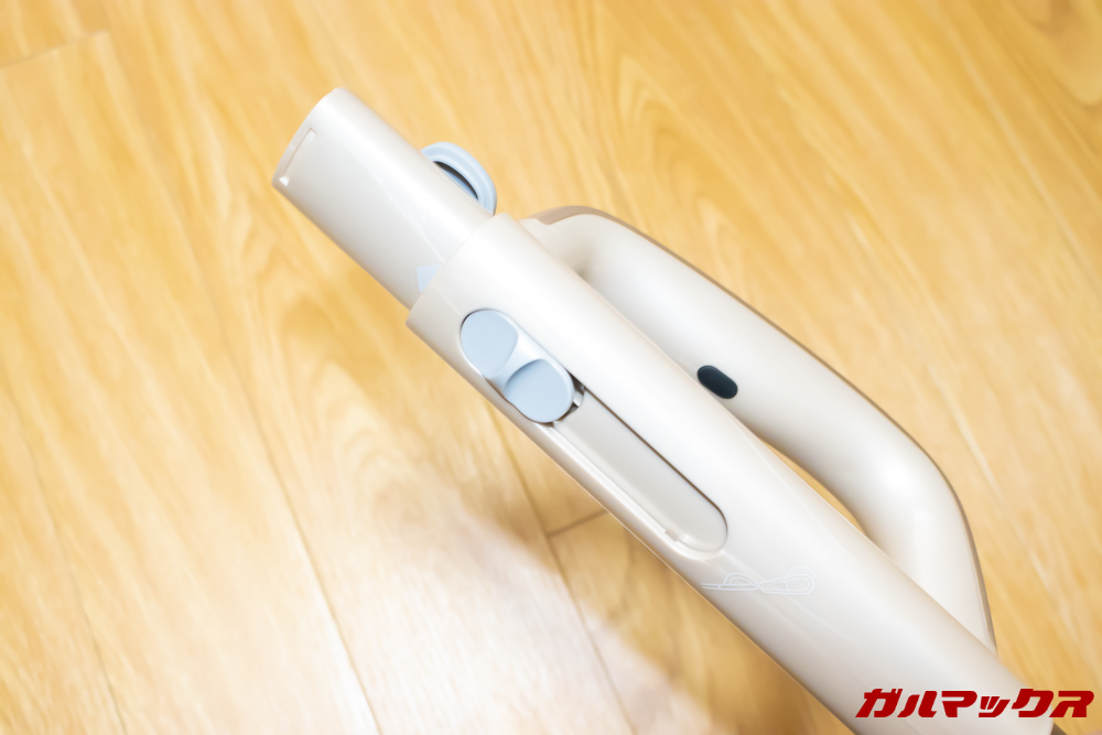 Xiaomi JV71 Vacuum Cleanerのメタルホース取っ手先端のスライドを上げるとホース接続ジョイントが出てきました。