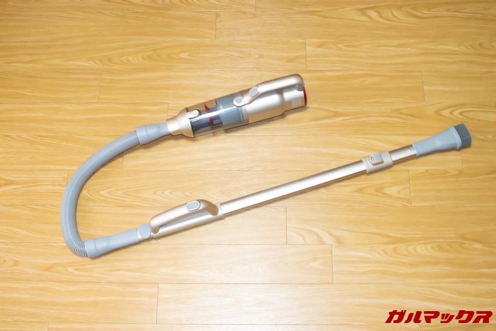 蛇腹ホースとメタルホースを繋ぎ先端に隙間ブラシを装着すると天井付近の掃除に最適な形状に。