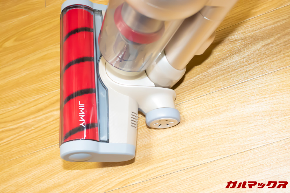 ヘッドが直角の状態で取っ手部分を寝かすとテコの原理の様に先端ブラシが浮いてしまいます。