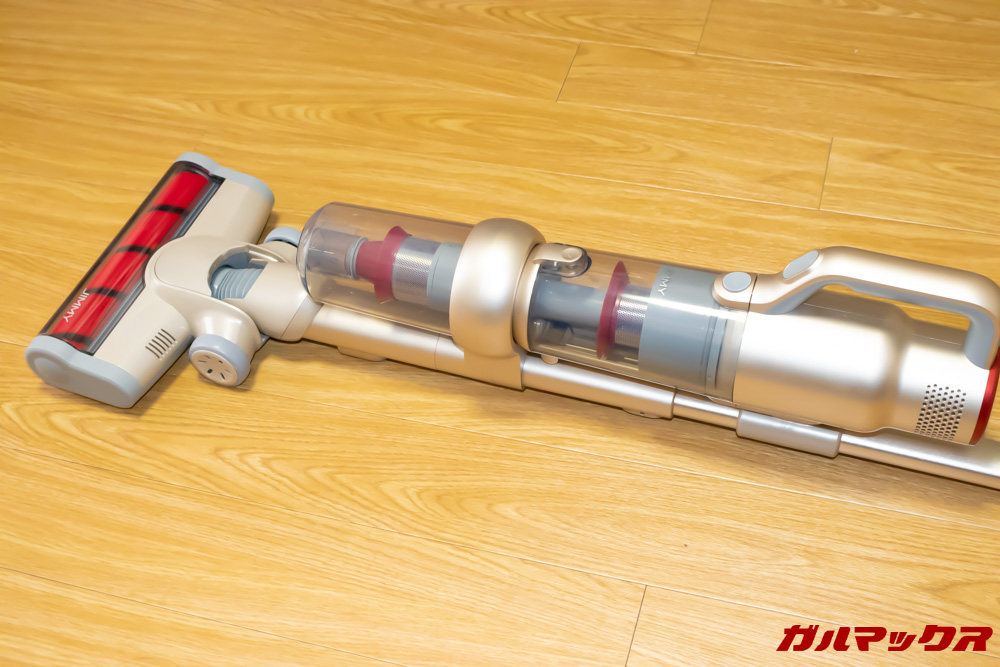 Xiaomi JV71 Vacuum Cleanerはほぼ水平に寝かすことが出来るがブラシ付近にダストカップが備わっているので隙間掃除は苦手。