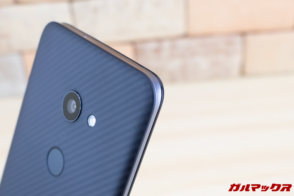 AQUOS zeroはマグネシウム合金フレームで凹みのある強度の設計。