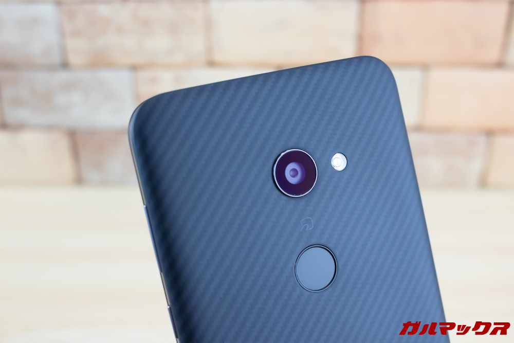 AQUOS zeroはシングルカメラを搭載しています。