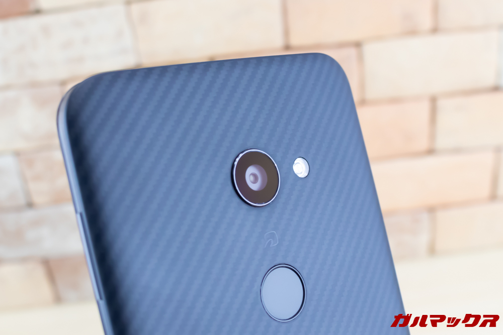 AQUOS zeroは高画素なシングルAIカメラを搭載。