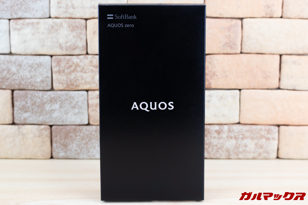 AQUOS zeroはブラックボックスに入って到着しました。