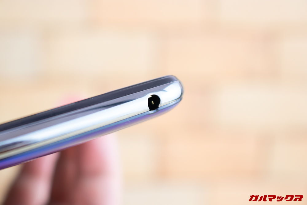 CUBOT X19は本体上部にイヤホンジャックを備えています。