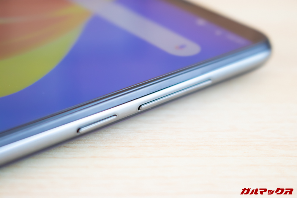 CUBOT X19は電源ボタンとボリュームボタンが本体右側面に備わっているタイプです。