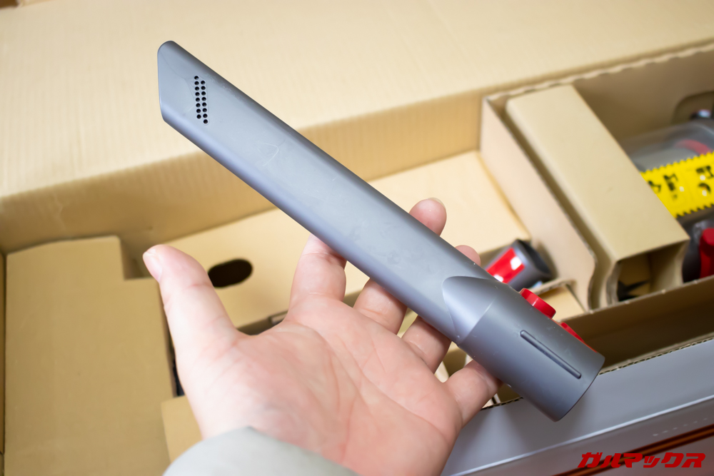 Dyson Cyclone V10 Fluffy SV12 FFは隙間ブラシが付属。