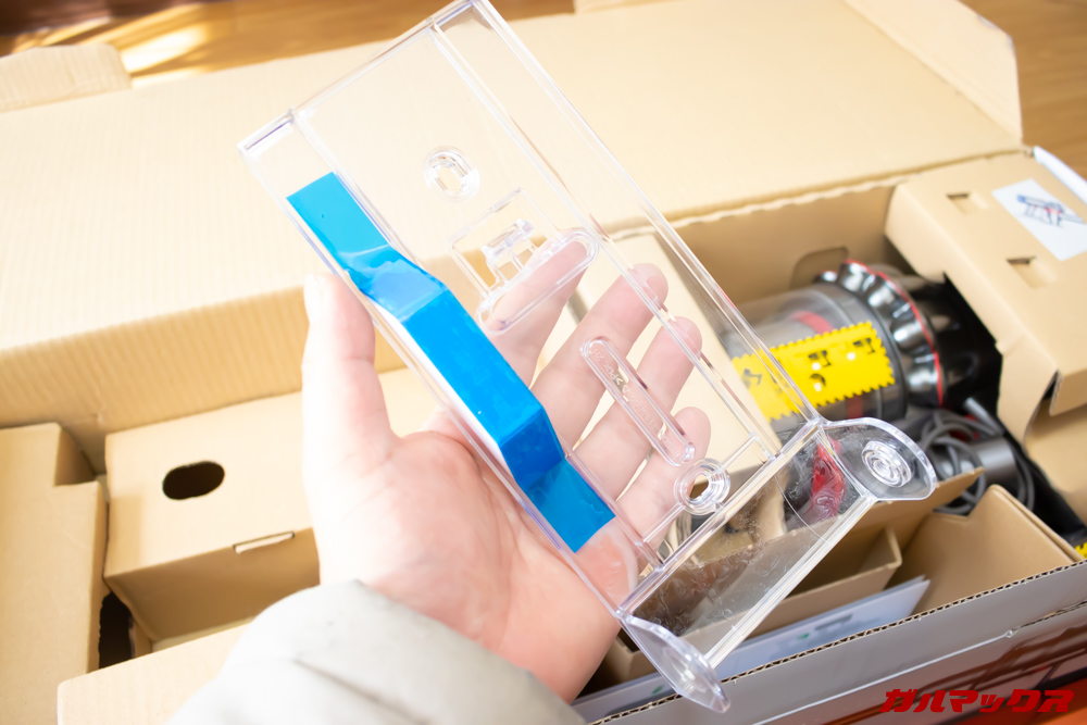 Dyson Cyclone V10 Fluffy SV12 FFのブラケットは壁に打ち込むタイプ