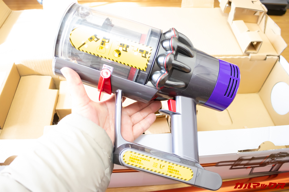 Dyson Cyclone V10 Fluffy SV12 FFの本体はグレーベースのカラーリング。