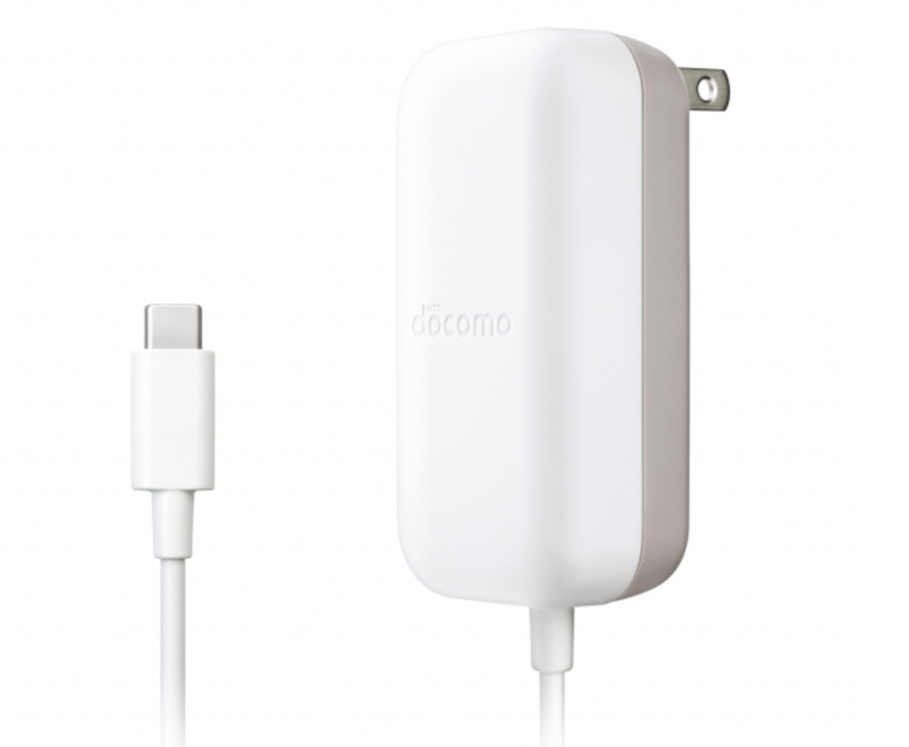 らくらくスマートフォン me F-01Lで利用できる充電器。