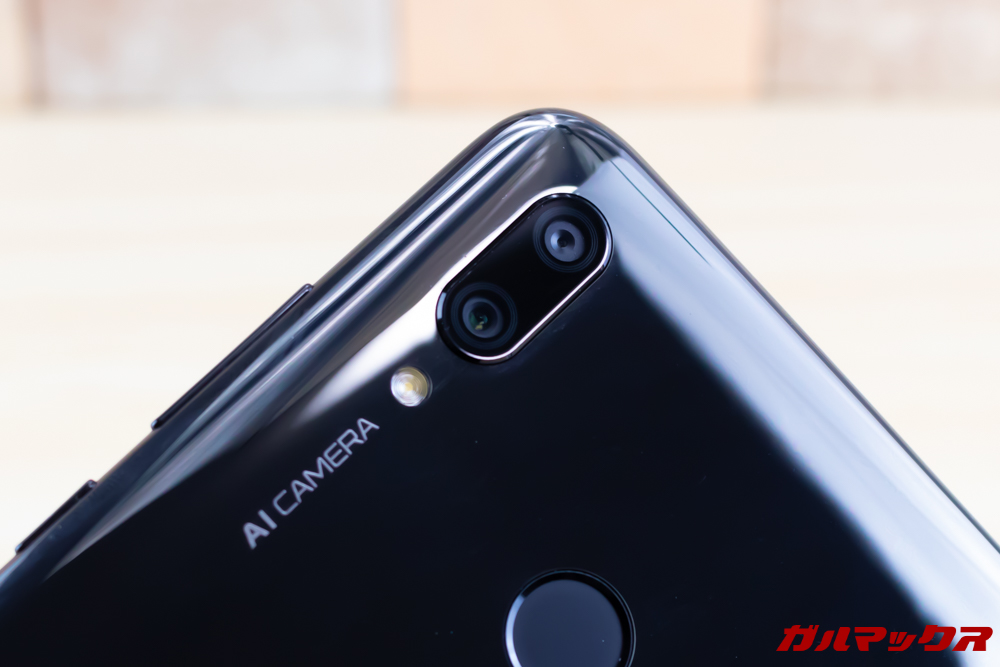 HUAWEI nova lite 3は縦並びのカメラを搭載。