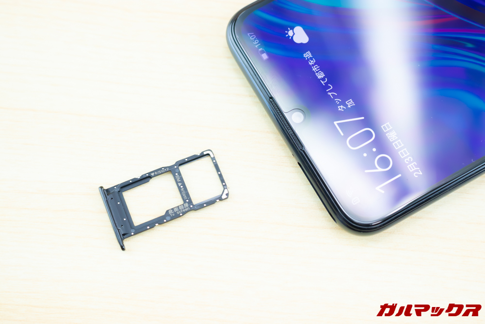 HUAWEI nova lite 3のSIMトレイはNanoSIM×2でスロット2はMicroSDと共有タイプです。
