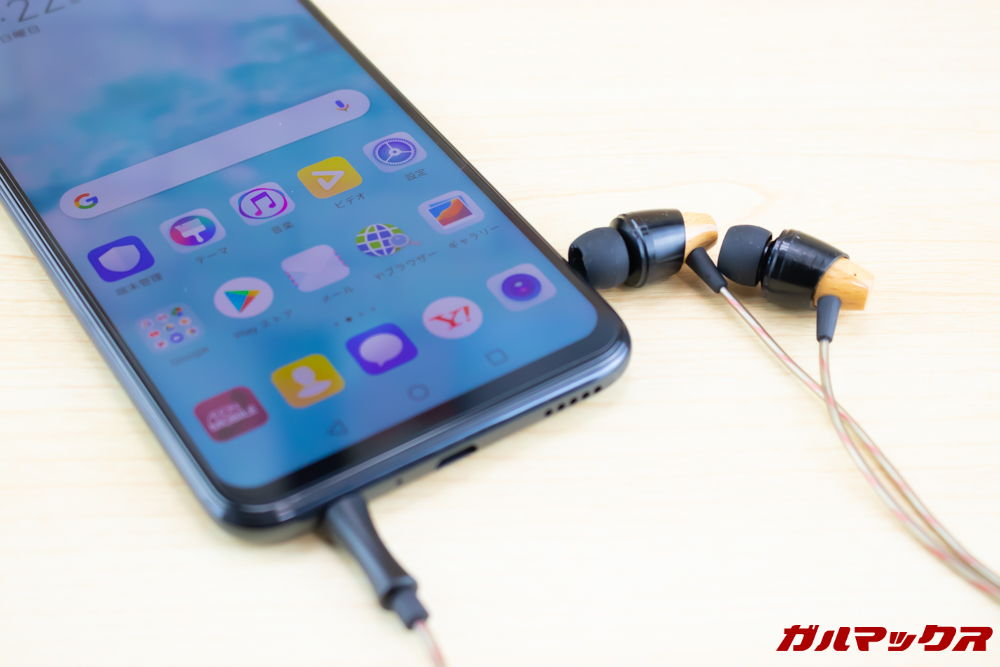 HUAWEI nova lite 3は有線イヤホンやヘッドホンを利用可能なイヤホンジャック搭載機モデル。