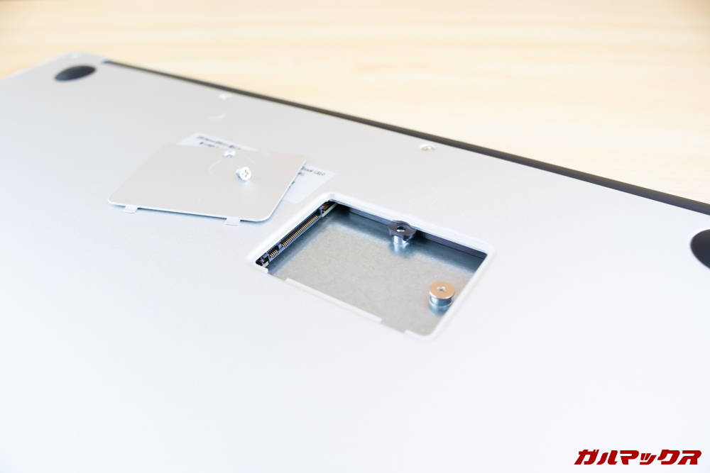 Jumper EZbook 3 Proは底面にM.2 SSDスロットを搭載