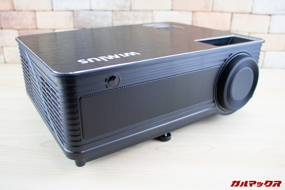 WiMiUS P18はブラックの引き締まったカラーを採用。