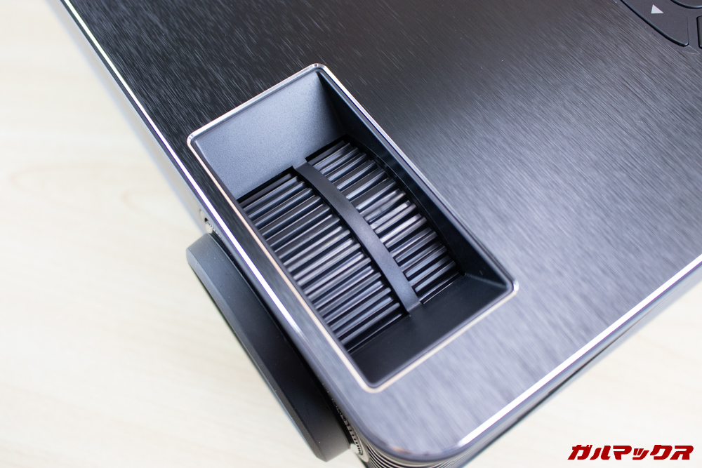 WiMiUS P18にはピントリングと台形補正が備わっています。