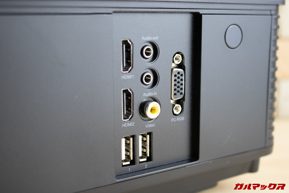 WiMiUS P18は豊富な入出力系統を本体背面に備えています。