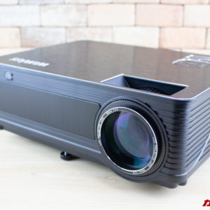 アニメ用に丁度いい。HDプロジェクター「WiMiUS P18」レビュー