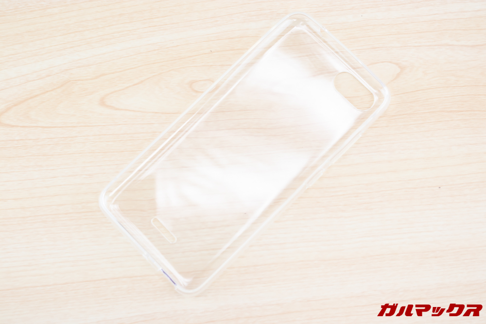 Wiko Tommy3 Plusは本体カラーを損なわないクリアケースが付属。