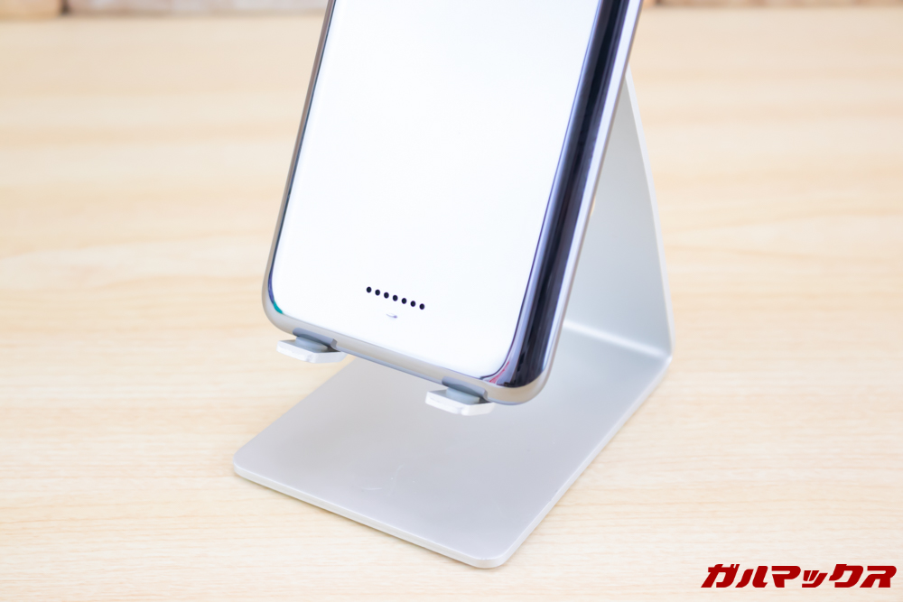 Wiko Tommy3 Plusのスピーカーは背面下部に備わっています。