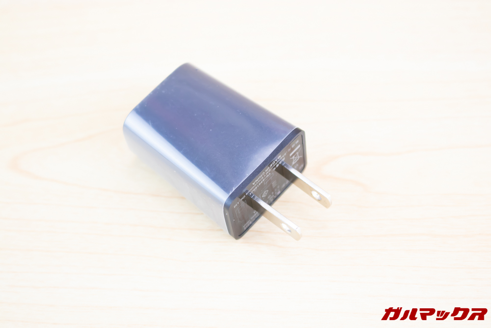 Wiko Tommy3 Plusの充電器は日本のコンセントに挿すことが出来る形状です。