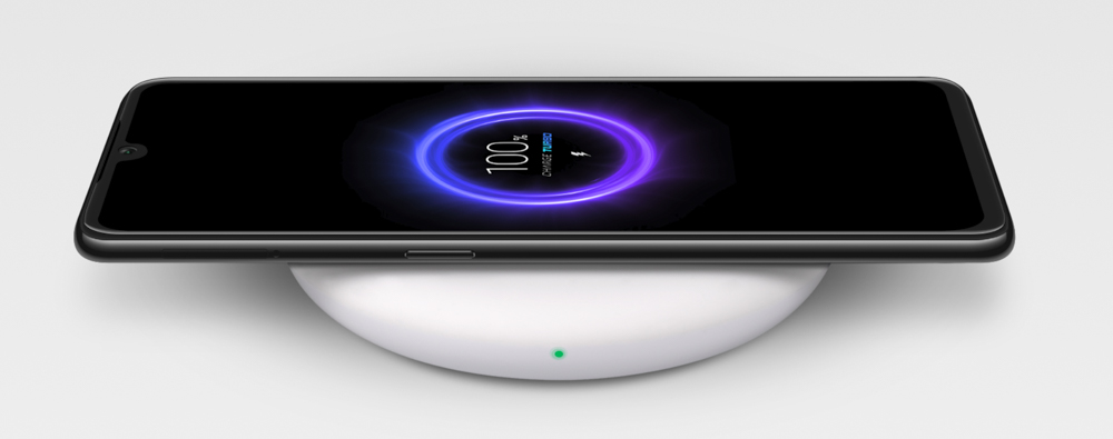 Xiaomi Mi 9は20Wのワイヤレス充電に対応している。