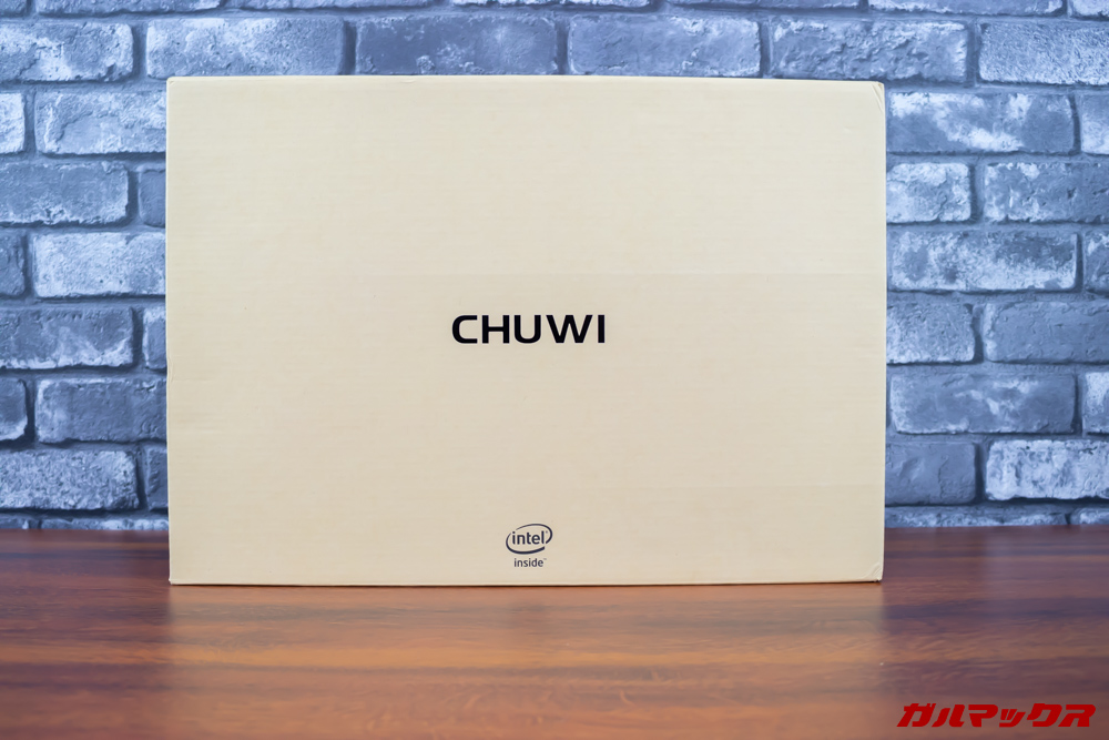 AeroBookの外箱はCHUWIらしい箱に入っています。