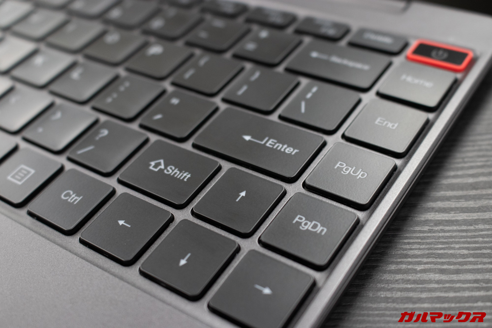 AeroBookのキーボードはローマ字配列なので日本語はローマ字入力必須です。