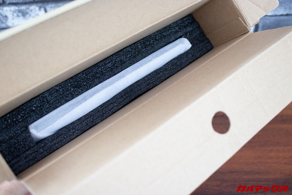 AeroBookはしっかり頑丈なスポンジで守られていたので輸送時の傷からも守ってくれます。