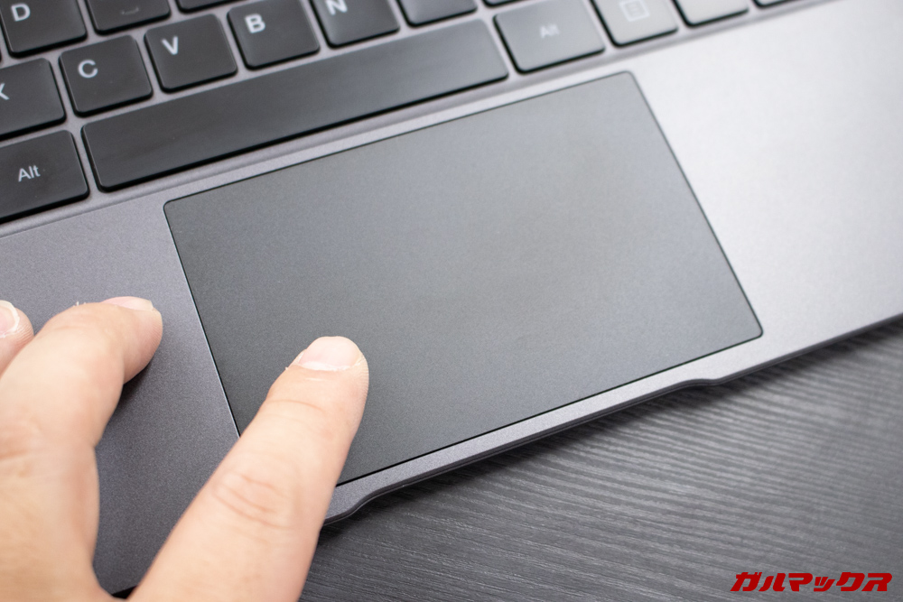 AeroBookのタッチパッドの操作性は良好