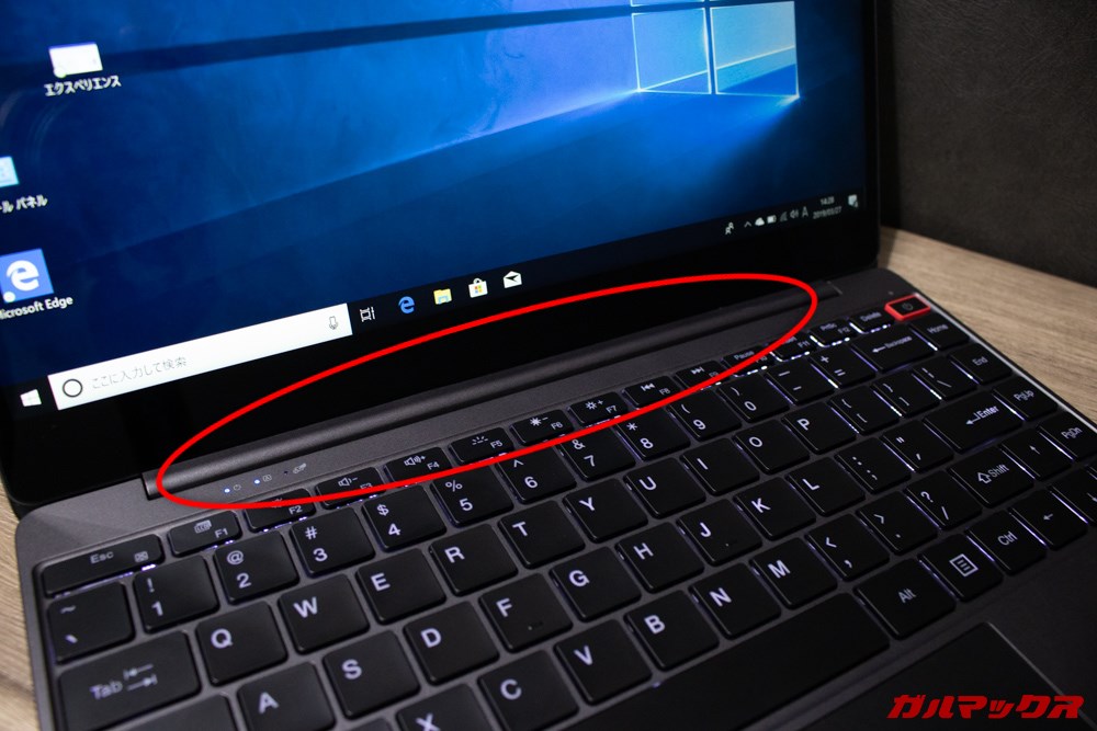 AeroBookのスピーカーはディスプレイ下部に備わっているので音の広がりも悪くありません。