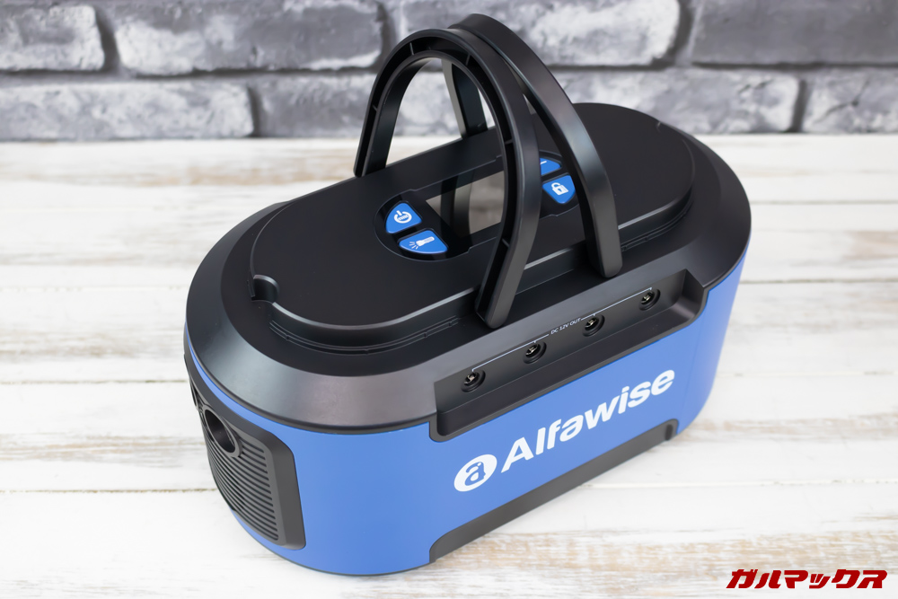 Alfawise S420の取っ手を引き起こすと持ち運ぶときにも楽ちん。