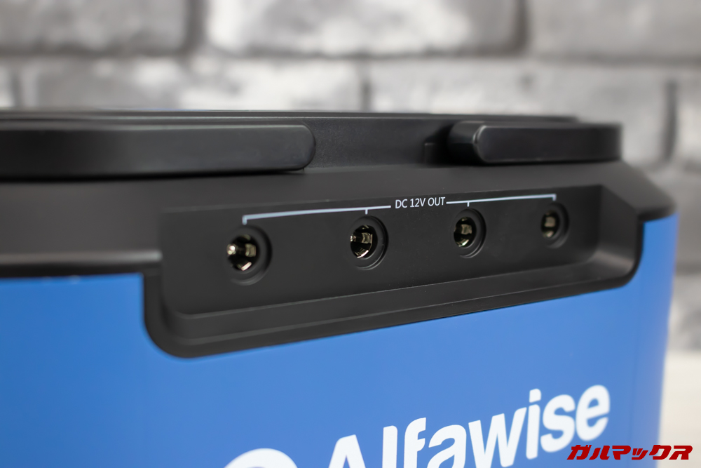 Alfawise S420にはDC OUTが4つ備わってます。