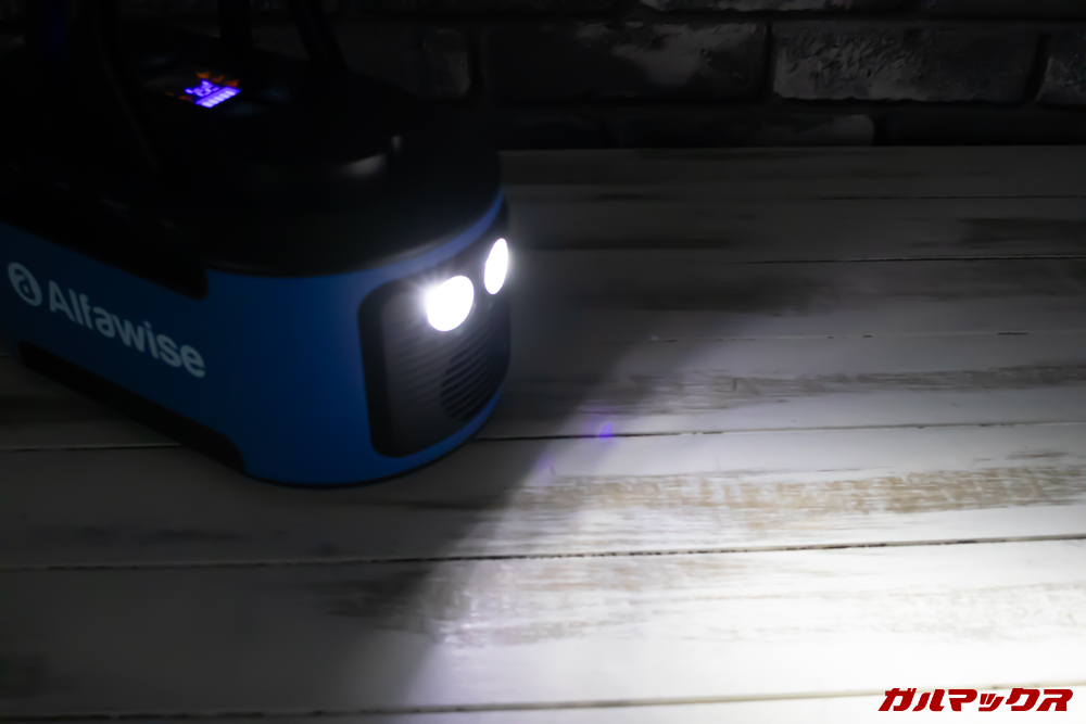 Alfawise S420はライトが備わっています。