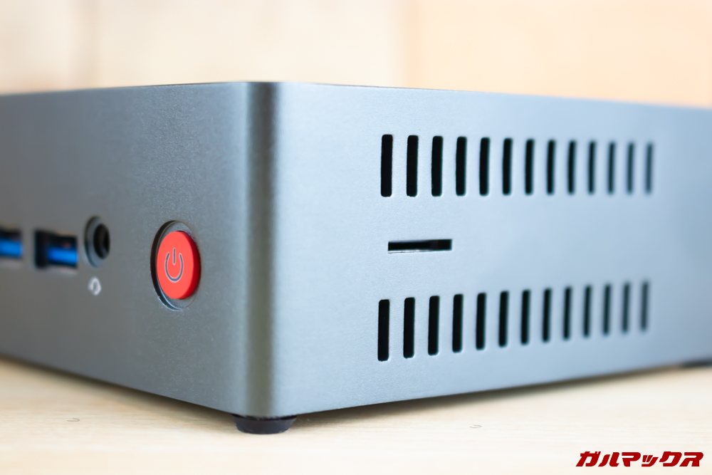 Beelink J45はMicroSDスロットを搭載しているので簡単にデータのインポートが可能となっています。