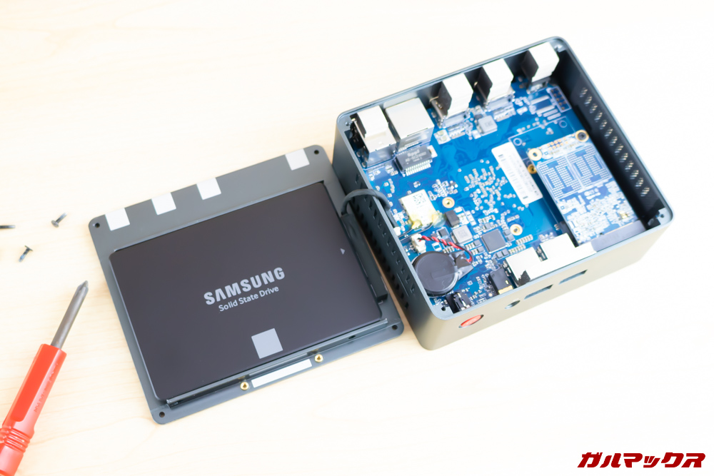 Beelink J45はSSDにも対応しているので簡単に容量拡張可能です。