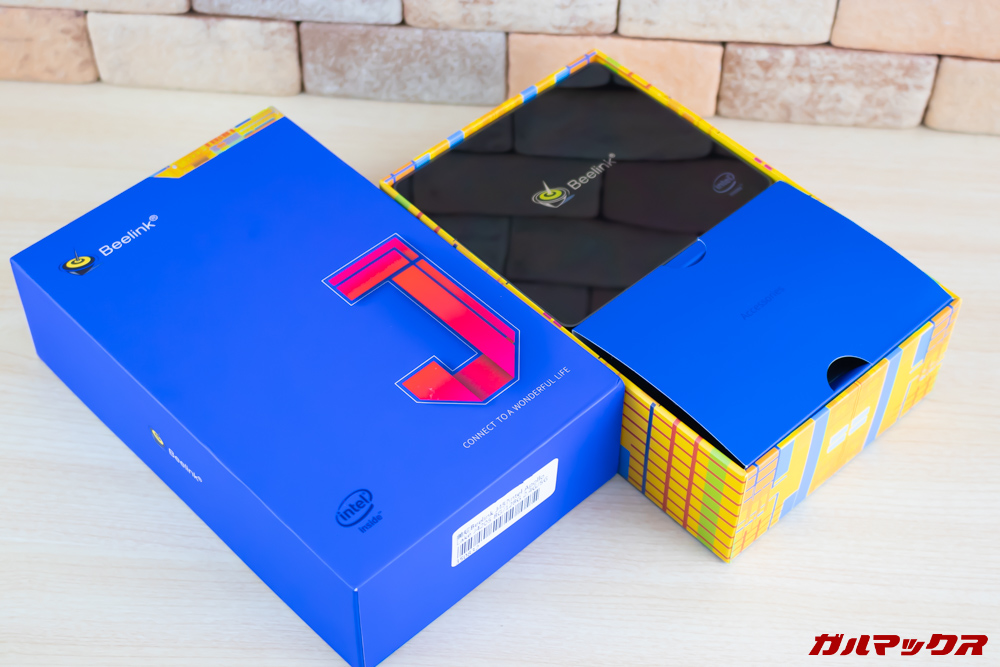 Beelink J45の外箱蓋を開けると本体が登場。その小さな筐体にビックリしました。
