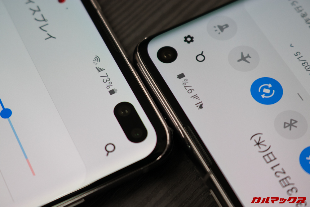 「Galaxy S10」と「Galaxy S10+」はパンチホールの形状が異なります。これはGalaxy S10がインカメラのシングル、Galaxy S10+がインカメラのデュアルカメラを搭載しているからです。