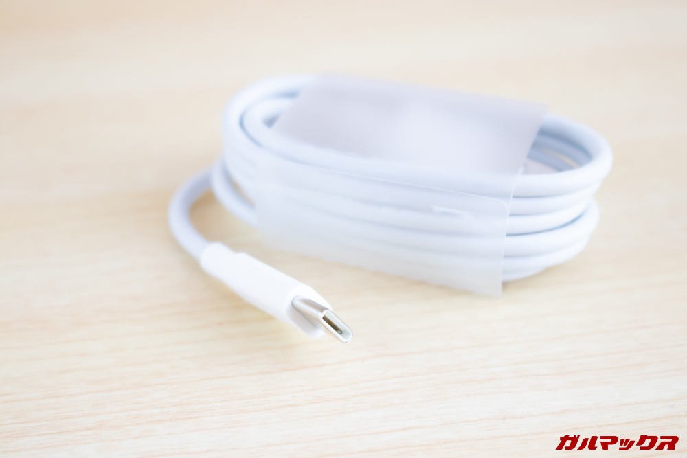 Huawei nova 4はUSB Type-Cケーブルが付属しています。