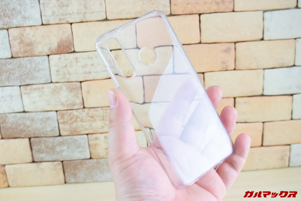 Huawei nova 4にはクリアケースが付属しています。