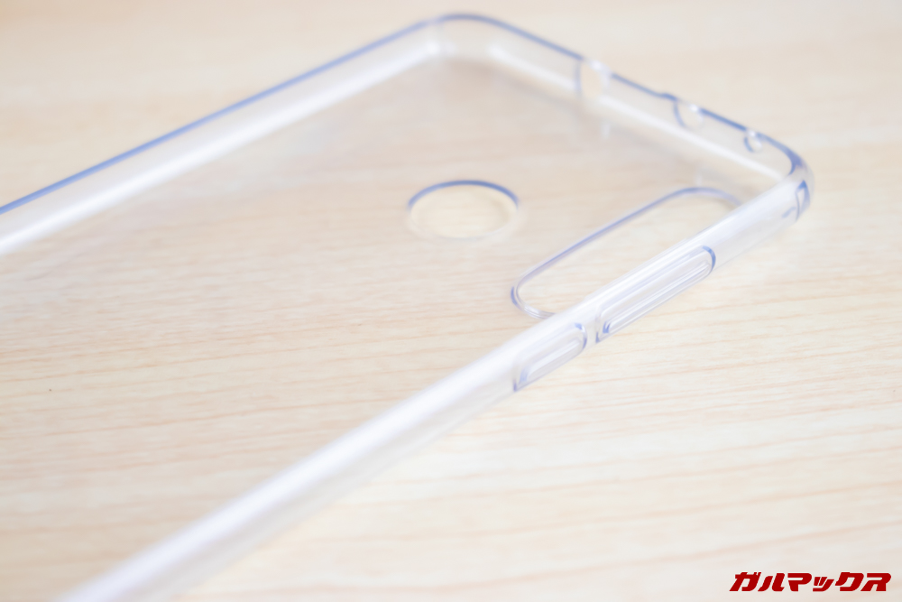 Huawei nova 4に付属のケースはボタンまで保護されてます。