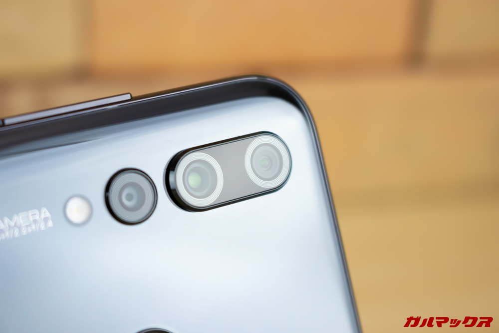 Huawei nova 4のカメラはトリプルカメラで3つ備わってます。