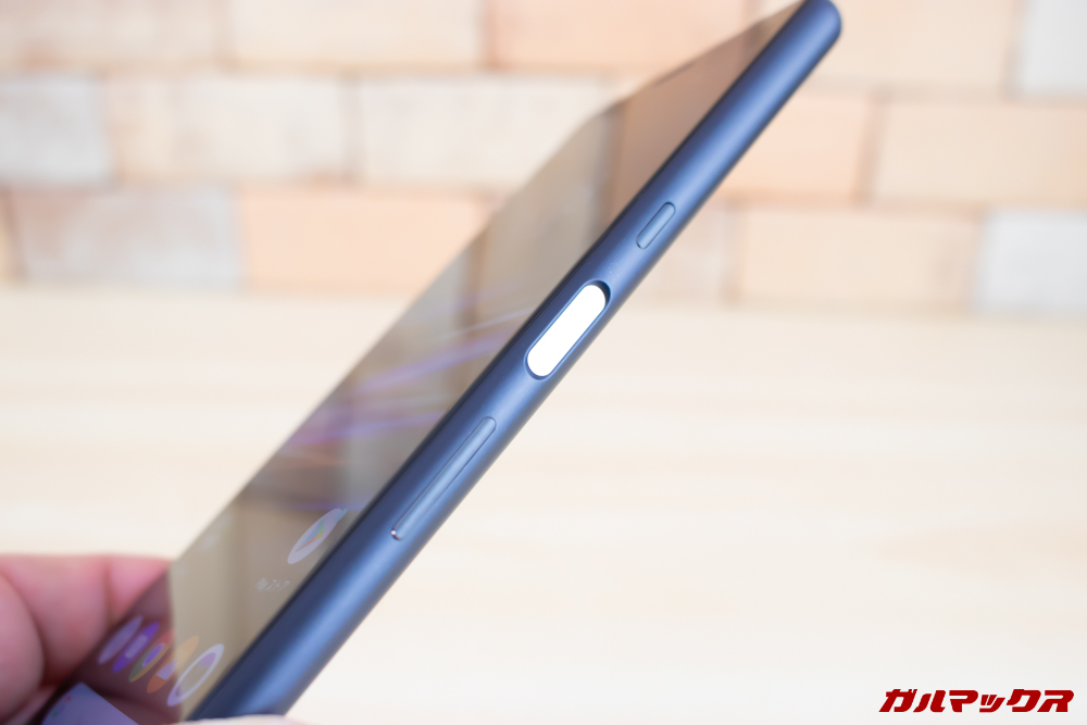 「Xperia 10」と「Xperia 10 Plus」はミドルレンジモデルながら品質の高い外観が所有満足度も満たしてくれます。