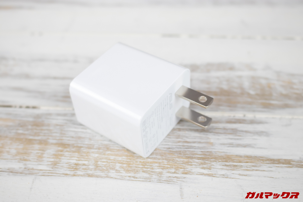 ZenFone Max (M2)には5V2Aの充電機が付属していました。